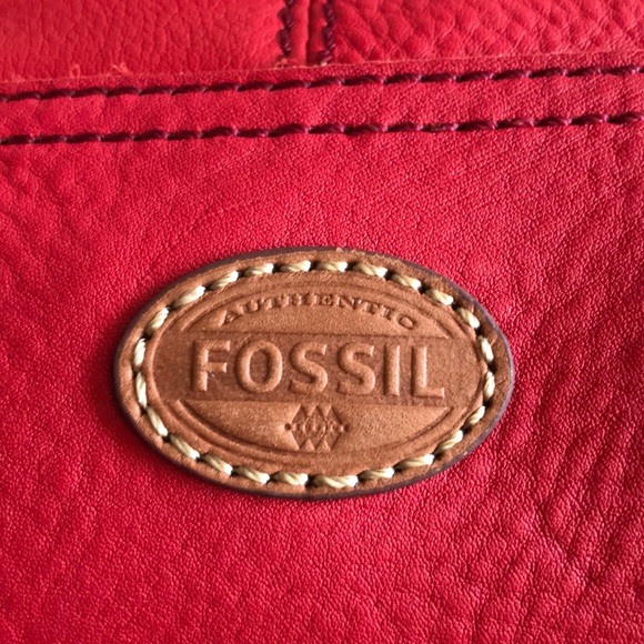 Beautiful and stunning burn red Fossil crossbody. - Picture 7 of 8